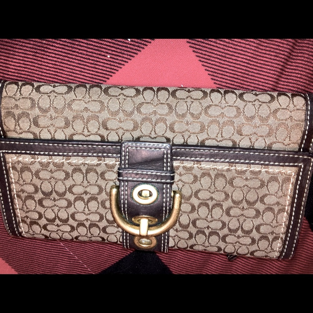 Coach wallet in good condition. No flaws
